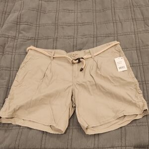 BeBop Juniors Beige Cargo Shorts Size 11, New With Tags!